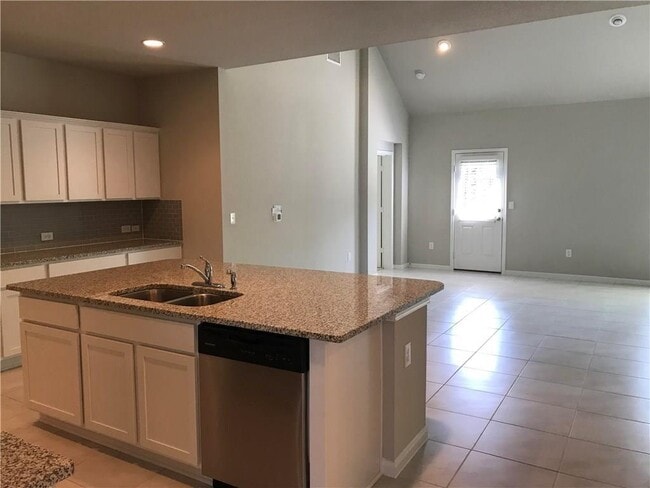 Foto del edificio - 2205 Bettylou Ln