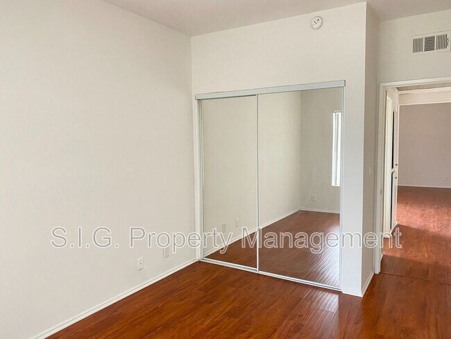 Building Photo - 1441 N Edison Blvd