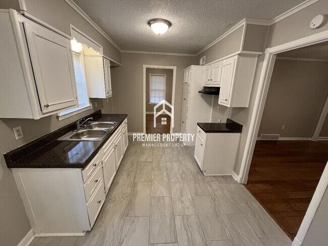 Building Photo - 5076 Cresser St