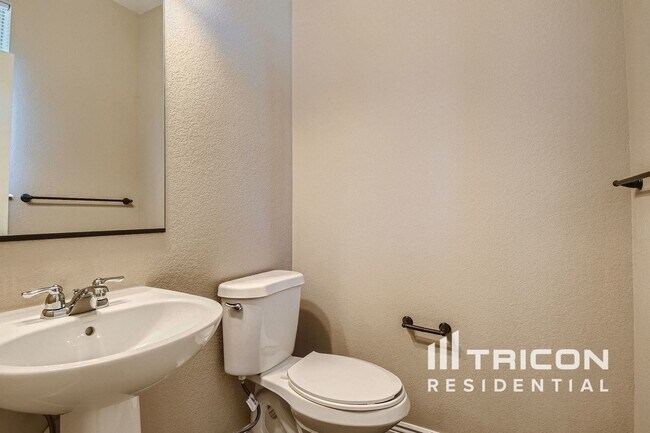 Foto del edificio - 7996 E 53rd Dr