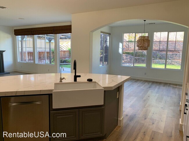 Foto del edificio - 5 br, 3 bath House - 40365 Amesbury Lane