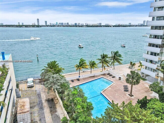 Foto del edificio - 7545 E Treasure Dr