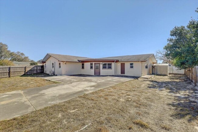 Foto del edificio - 7012 Pin Cherry Ln