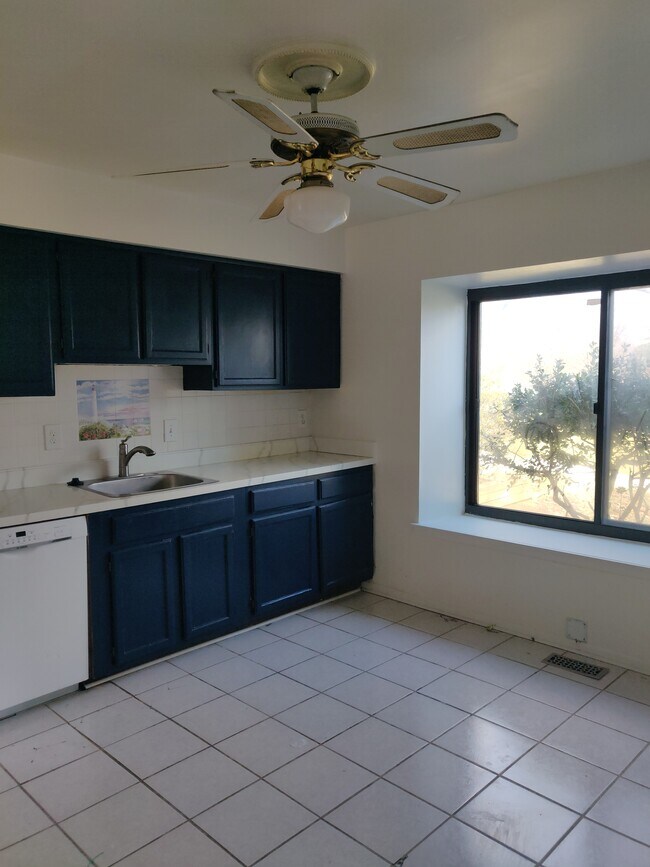 Foto del edificio - 5374 Eliots Oak Rd
