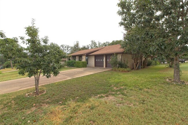 Foto del edificio - 400 Deepwood Dr
