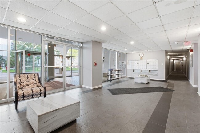 Building Photo - 9001 Golf Rd