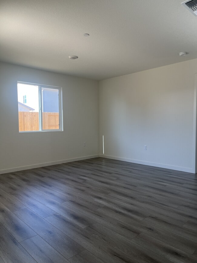 Building Photo - 2196 Orlin Dr