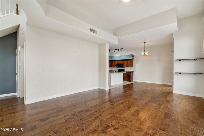 Building Photo - 2019 E Campbell Ave