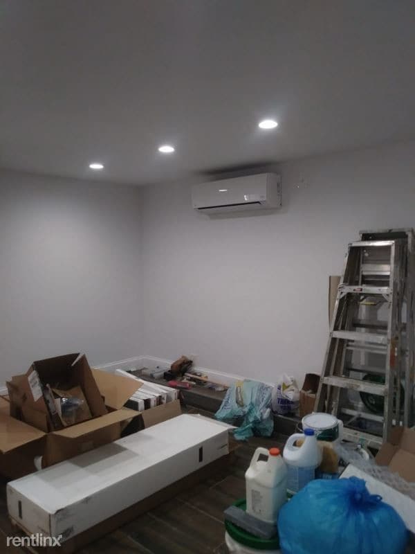 Foto del edificio - 2539 Hubbard St