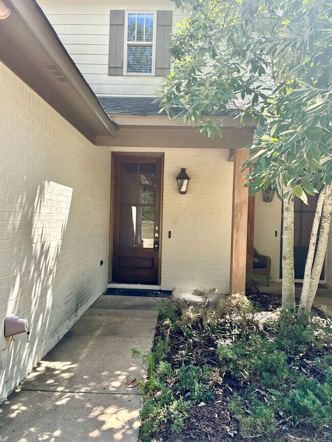 Foto del edificio - Beautiful 2 Bed/ 2.5 Bath Townhome In Gate...