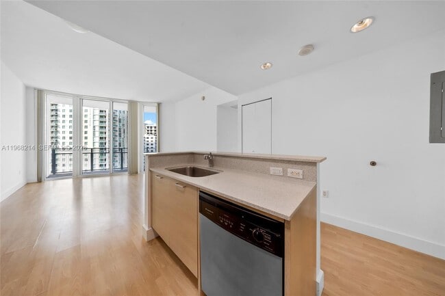 Foto del edificio - 350 NE 24th St