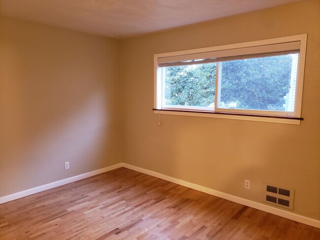 Foto del edificio - Fremont - Small Building - 1BR Top Floor C...
