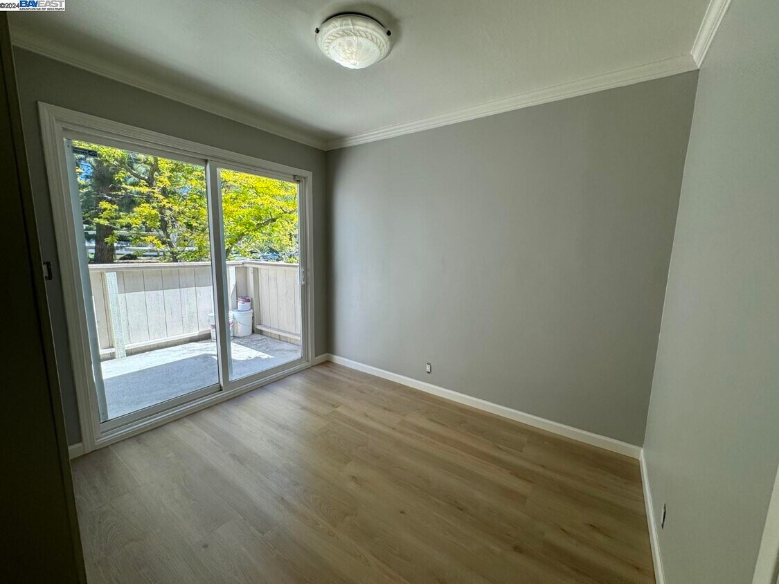 Building Photo - 250 Chilpancingo Pkwy