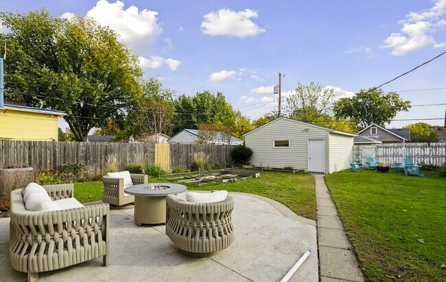 Building Photo - 5749 Pleasant Ave