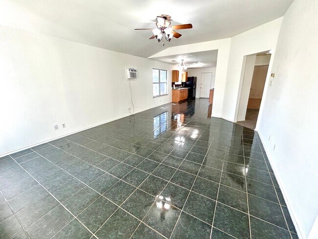 Foto del edificio - **APPLICATION RECEIVED** **MOVE-IN SPECIAL...