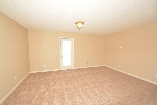 Foto del edificio - 720 Treyburn Lakes Way