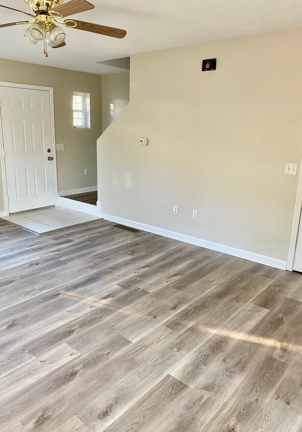 Living room - 3 Frankie Ln
