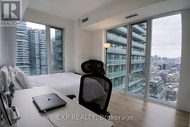 Building Photo - 28 Widmer St