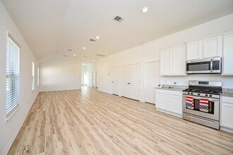 Building Photo - 12503 Highgrove Springs Dr