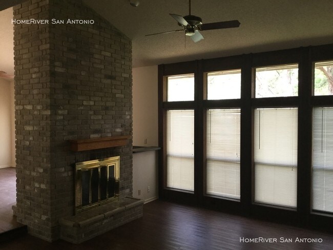 Foto del edificio - 4627 Green Acres Woods St