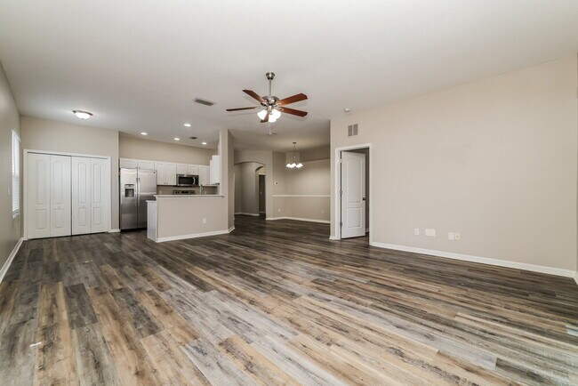 Building Photo - 13417 Silvercreek Dr