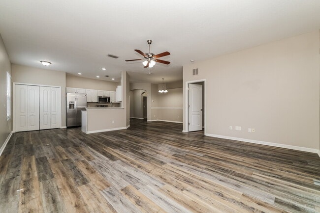 Foto del edificio - 13417 Silvercreek Dr