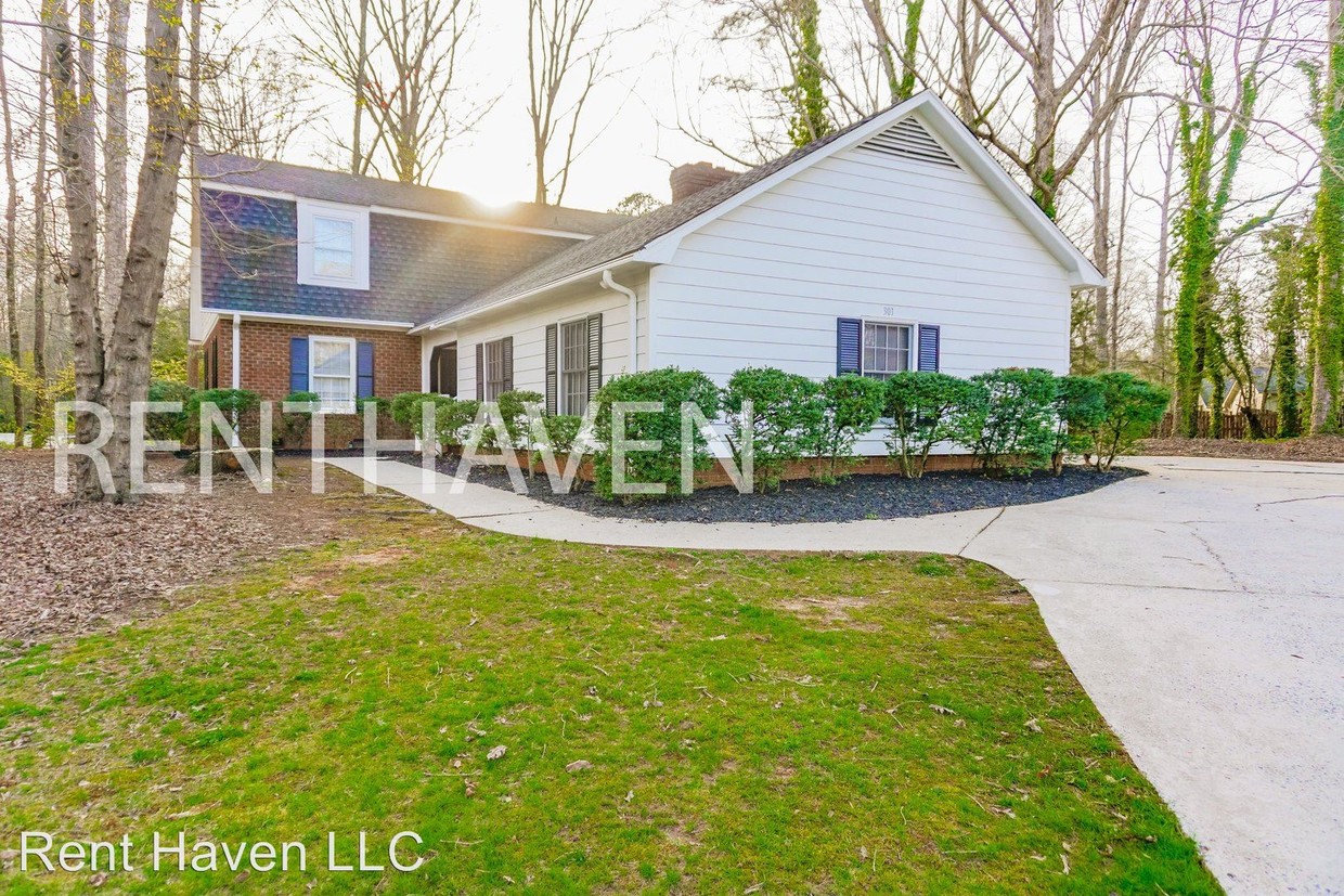 Foto principal - 4 br, 2.5 bath House - 301 Holly Tree Lane
