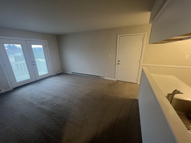 Building Photo - 1 Lakewood DriveUnit B-10