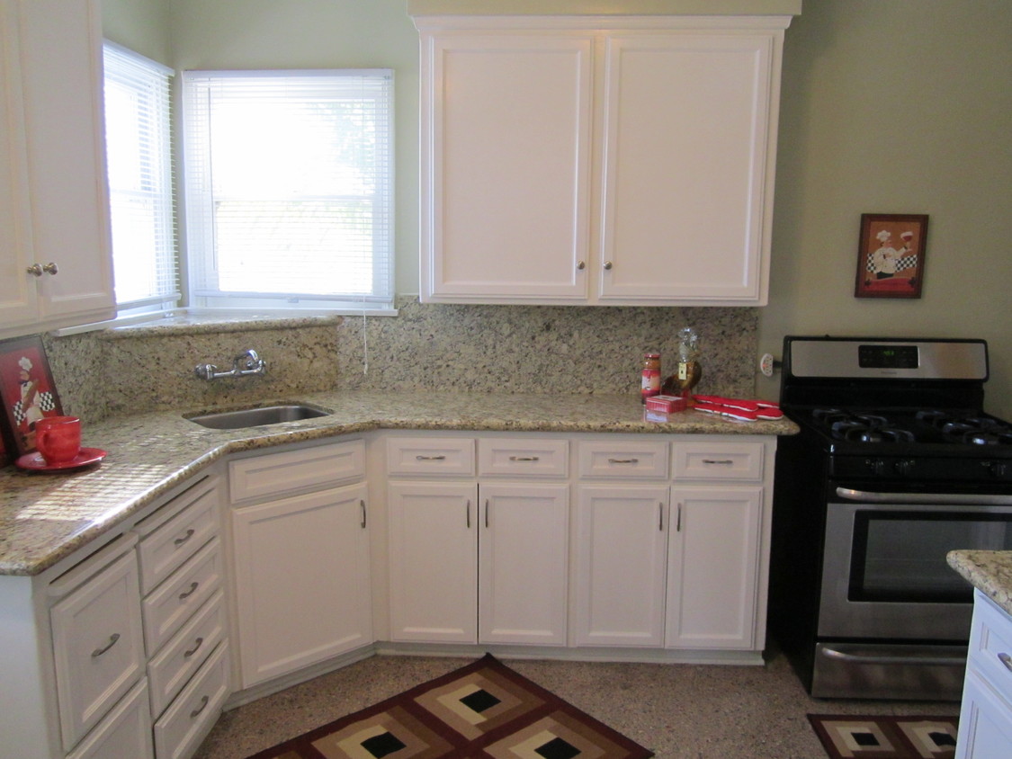 kitchen - 7921 Maitland Ave