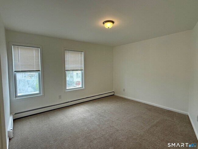 Building Photo - 153 Hollister Ave