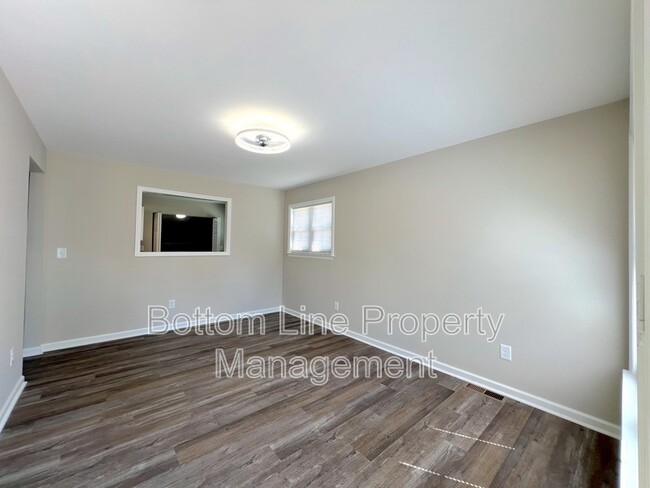 Building Photo - 801 Ridgedale Ct