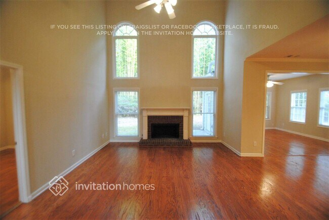 Foto del edificio - 417 Breezewood Ct