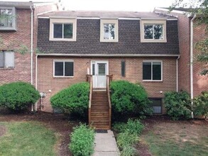 Building Photo - 1731 Donlee Dr