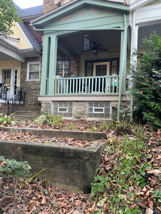 Building Photo - 110 E Roumfort Rd