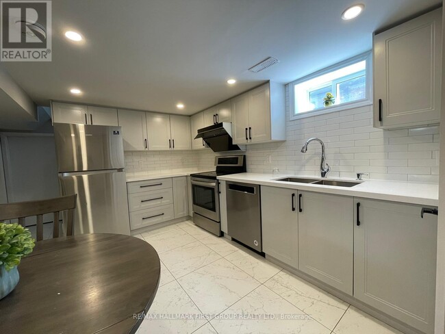 Building Photo - 1176 Milburn St