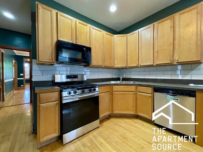 Foto del edificio - 2120 N Sawyer Ave