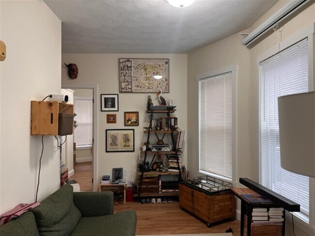 Building Photo - 17 Linden Ave