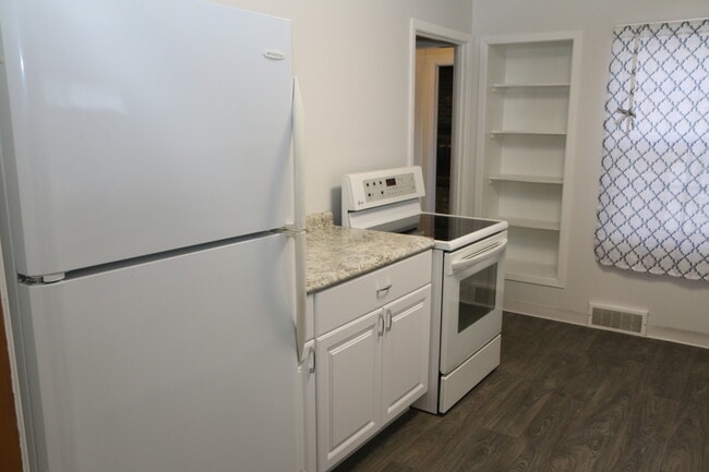 Building Photo - 1905 S Western Ave