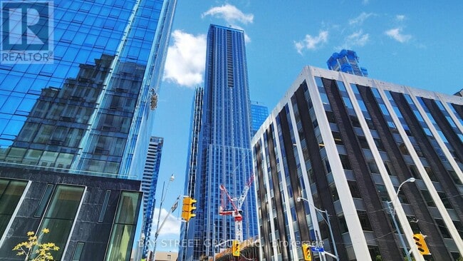 Photo du bâtiment - 11-2311 Yorkville Ave