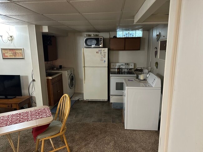 Building Photo - 128 Scotts Dr