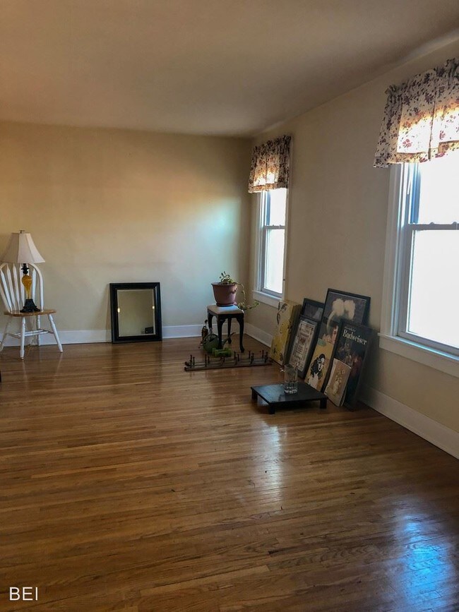 Building Photo - 2 br, 1 bath Apartment - 340 Houston Street