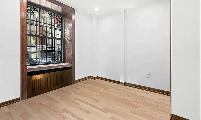 Foto del edificio - 121 E 37th St