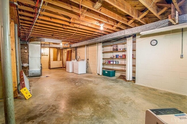 Building Photo - 5333 Upper 182nd St W