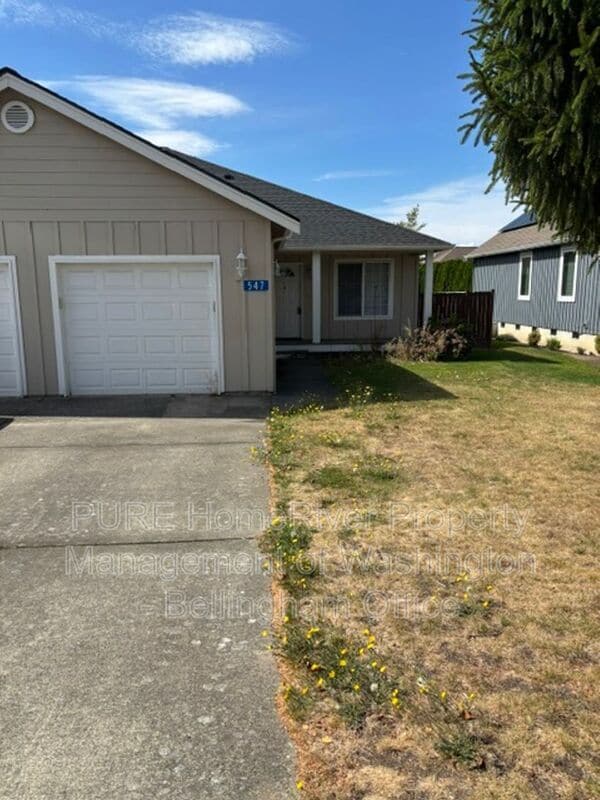 Building Photo - 547 Woollen Rd