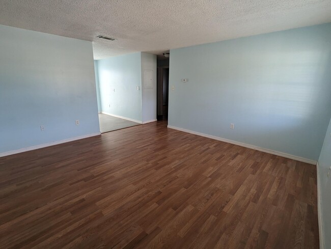 Building Photo - 2443 Mercury Dr