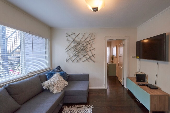 Building Photo - 1724 Lincoln Ave