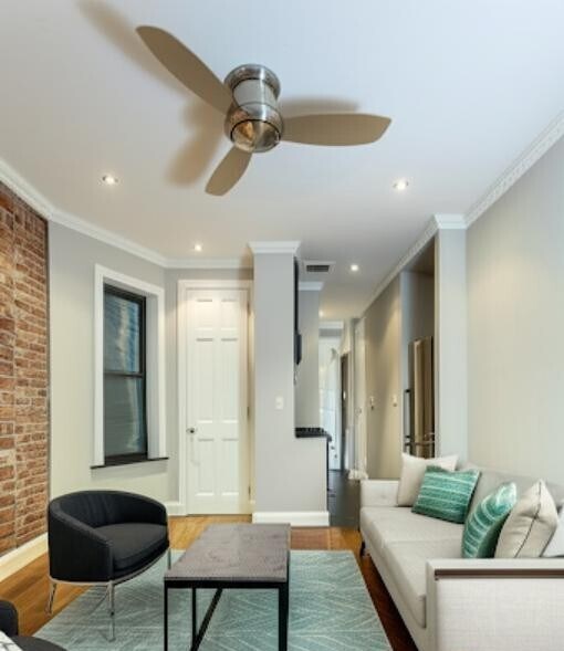 Foto del edificio - 309 E 8th St