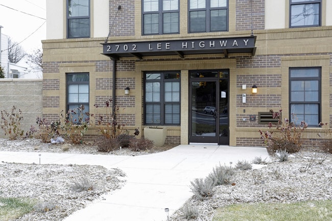 Building Photo - 2702 Lee Hwy