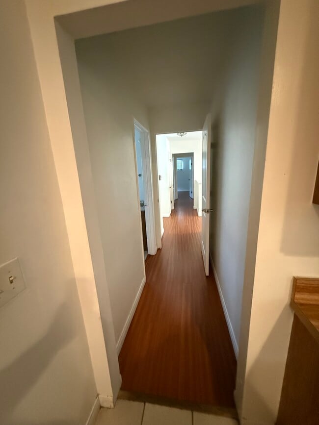 Foto del edificio - 9520 Hayvenhurst Ave