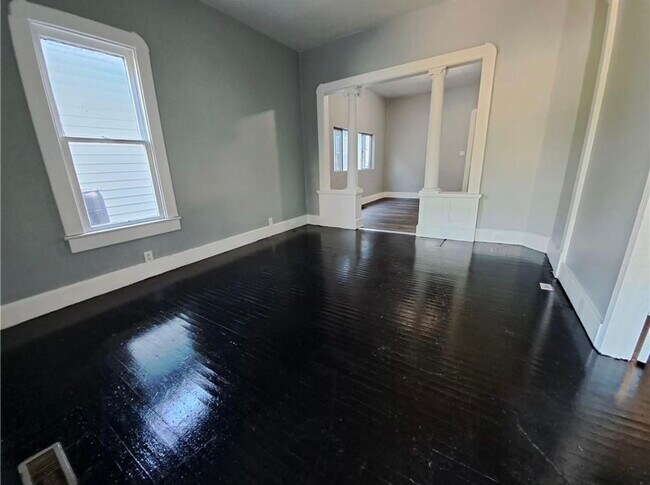 Living room original wood floors - 1525 Spruce St